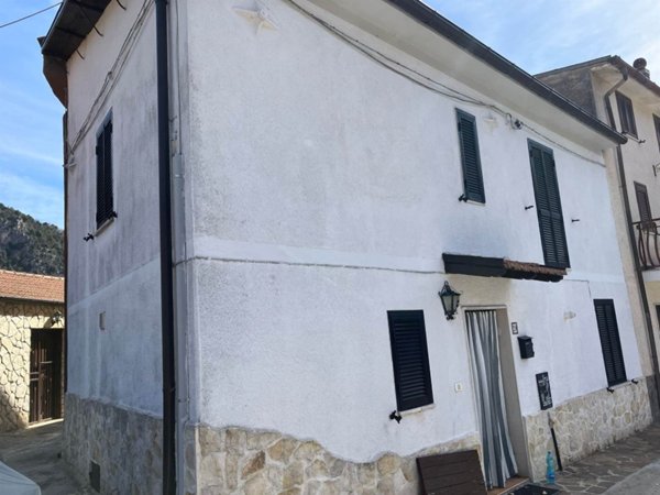 appartamento in vendita a Capistrello in zona Corcumello