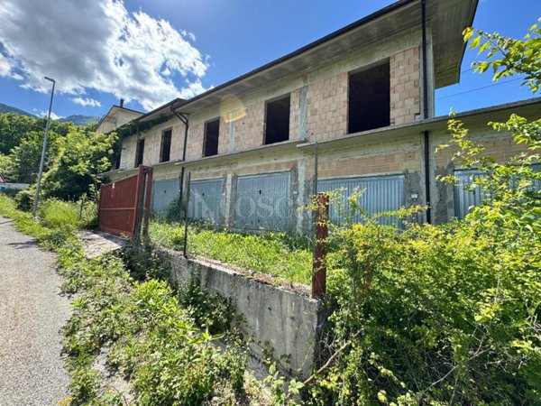 casa indipendente in vendita a Capistrello