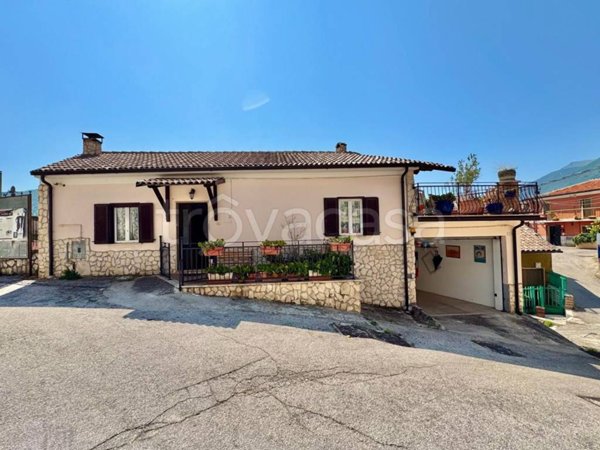 casa indipendente in vendita a Capistrello