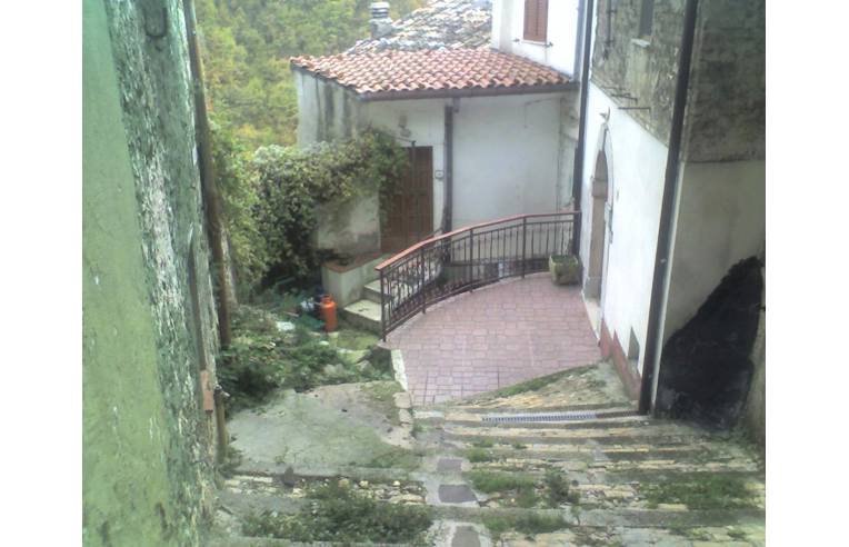 appartamento in vendita a Capistrello in zona Pescocanale