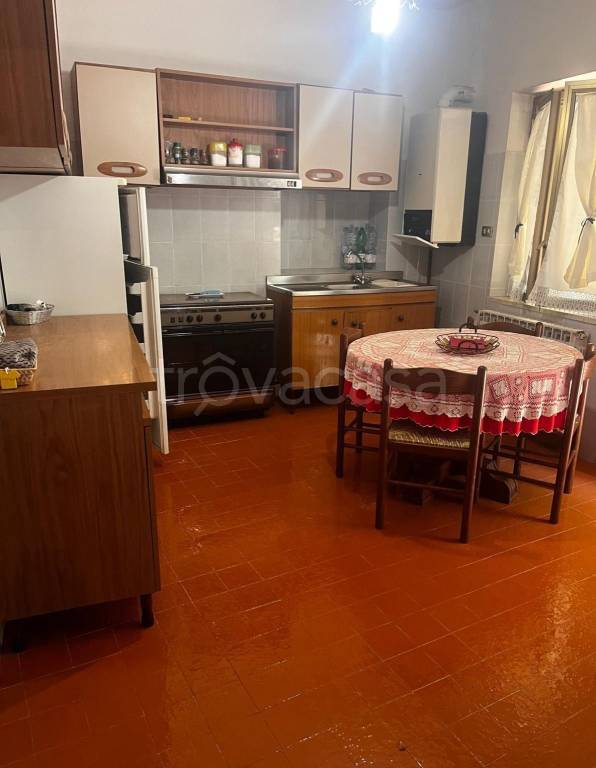 appartamento in vendita a Capistrello in zona Pescocanale
