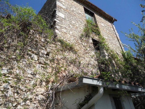 trivano in vendita a Capistrello