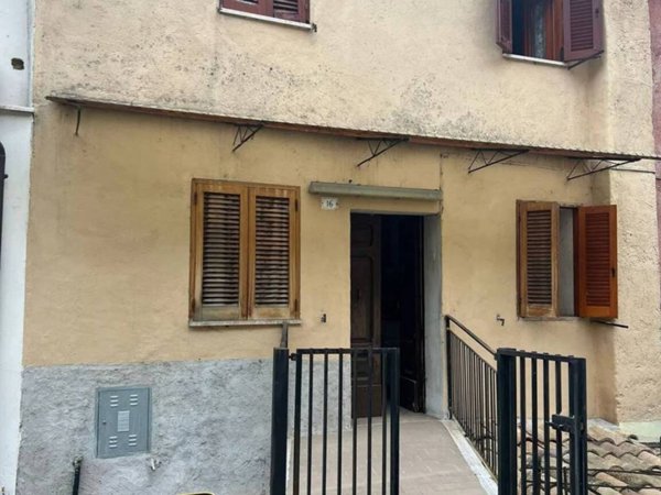 casa indipendente in vendita a Capistrello