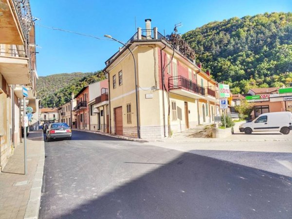 casa indipendente in vendita a Capistrello