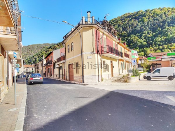 casa indipendente in vendita a Capistrello