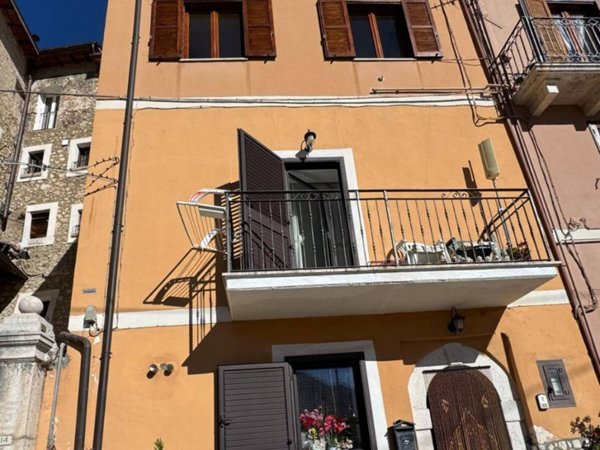 casa indipendente in vendita a Capistrello