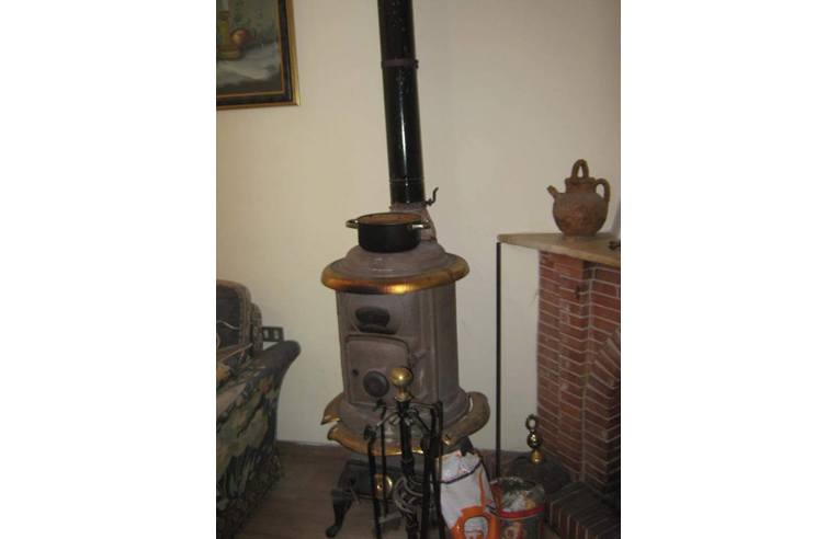 casa indipendente in vendita a Capistrello in zona Pescocanale