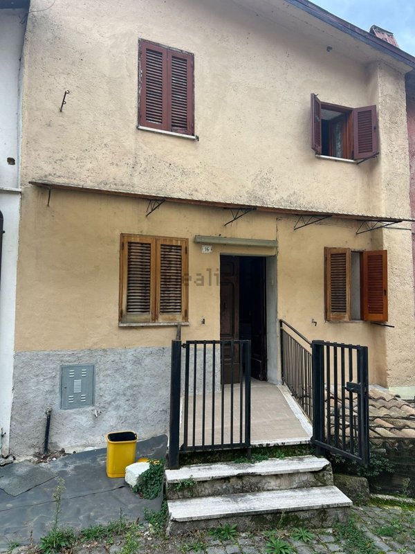 casa indipendente in vendita a Capistrello