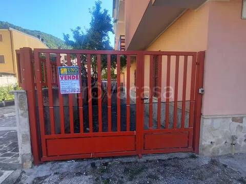 casa indipendente in vendita a Capistrello