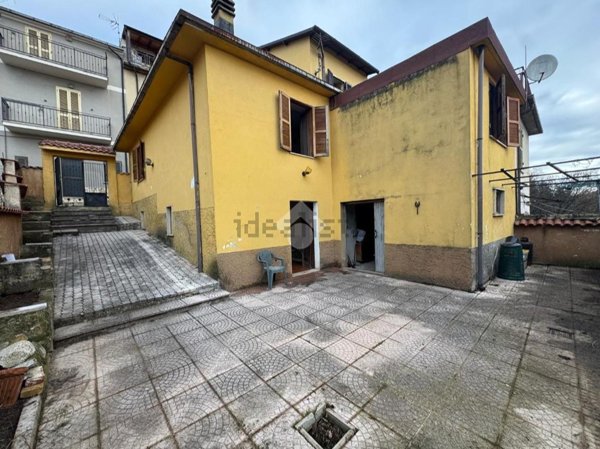 casa indipendente in vendita a Capistrello