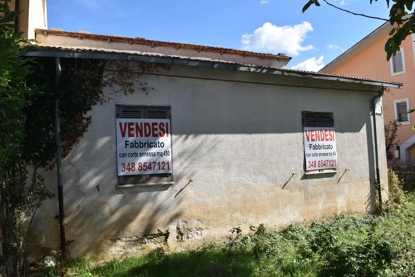 casa indipendente in vendita a Capistrello