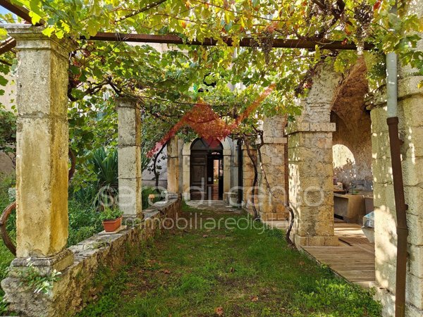appartamento in vendita a Capistrello in zona Corcumello