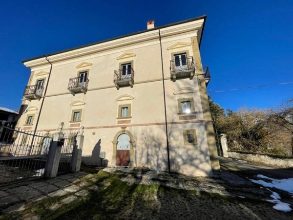 casa indipendente in vendita a Capitignano in zona Pago