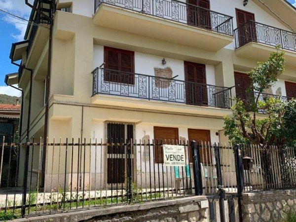 casa indipendente in vendita a Capitignano in zona Sivignano