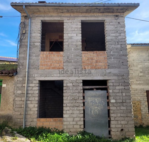 appartamento in vendita a Capitignano in zona Pago
