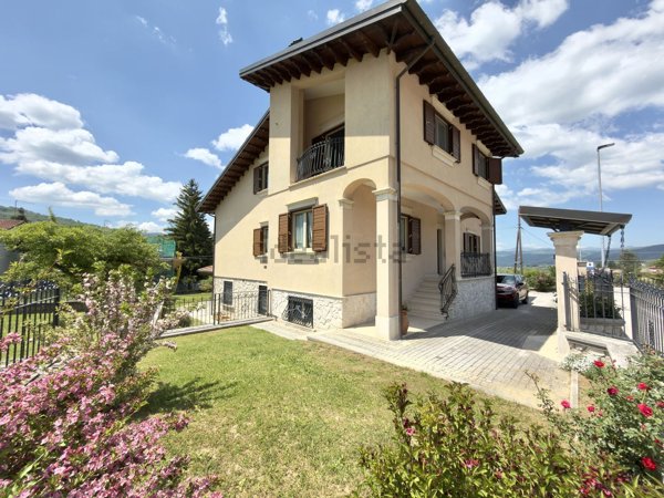 casa indipendente in vendita a Capitignano in zona Pago