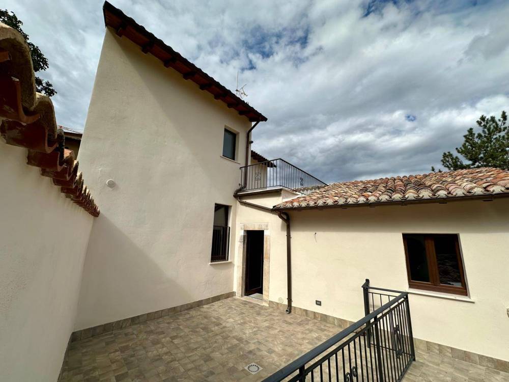 casa indipendente in vendita a Caporciano