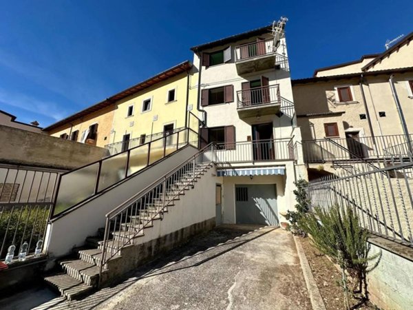 casa indipendente in vendita a Caporciano