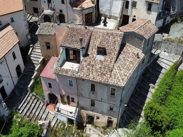 casa indipendente in vendita a Caporciano