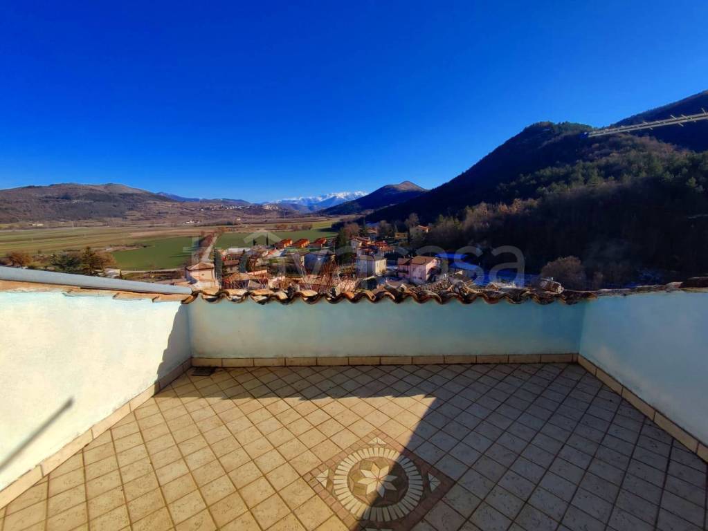 casa indipendente in vendita a Caporciano
