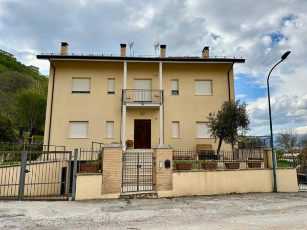 casa indipendente in vendita a Caporciano
