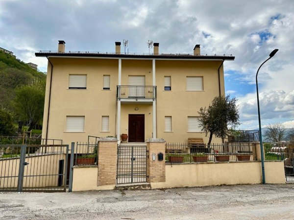 casa indipendente in vendita a Caporciano