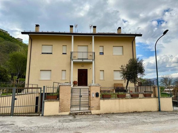 casa indipendente in vendita a Caporciano