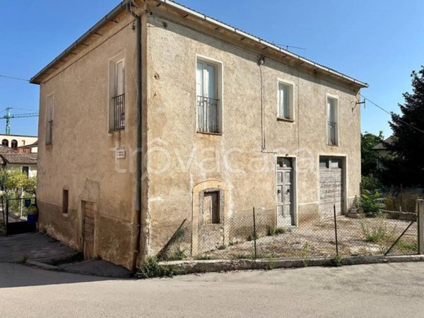 casa indipendente in vendita a Caporciano