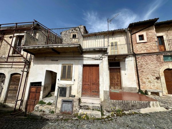 casa indipendente in vendita a Caporciano