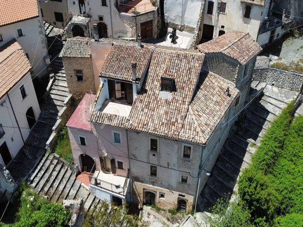 casa indipendente in vendita a Caporciano