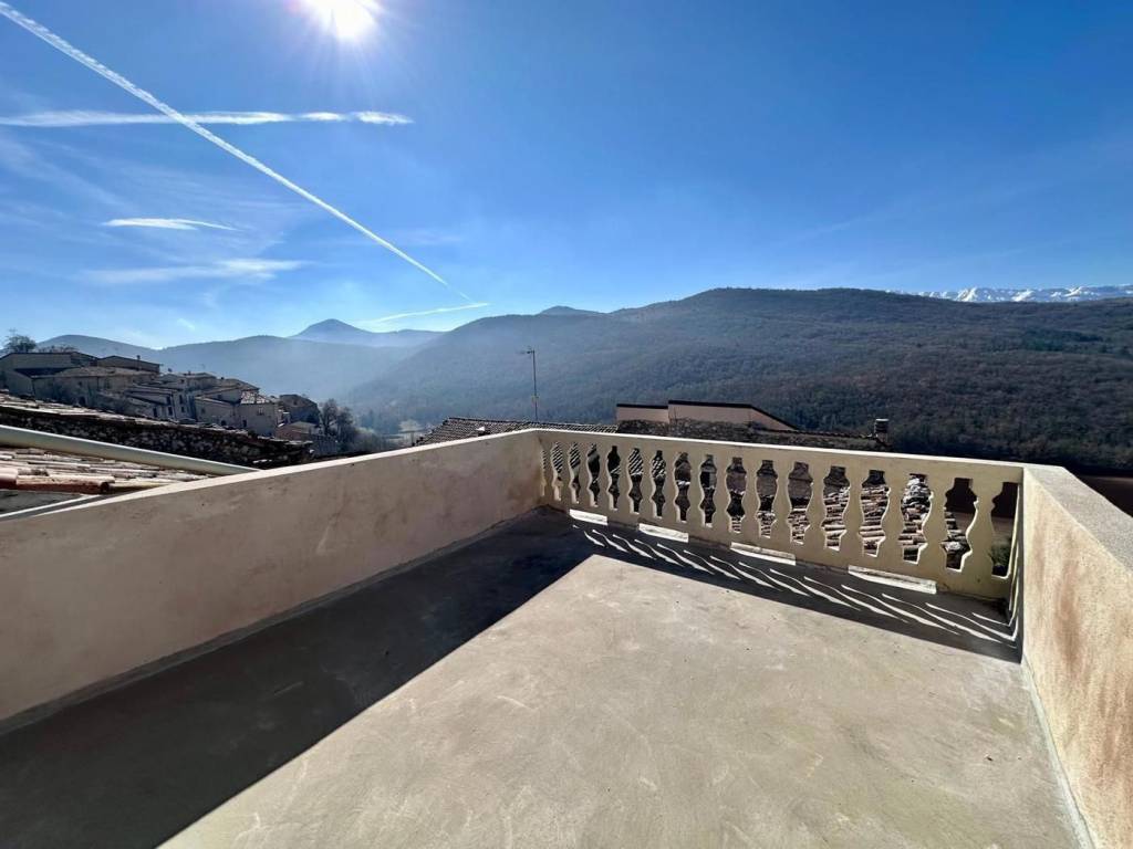 casa indipendente in vendita a Caporciano