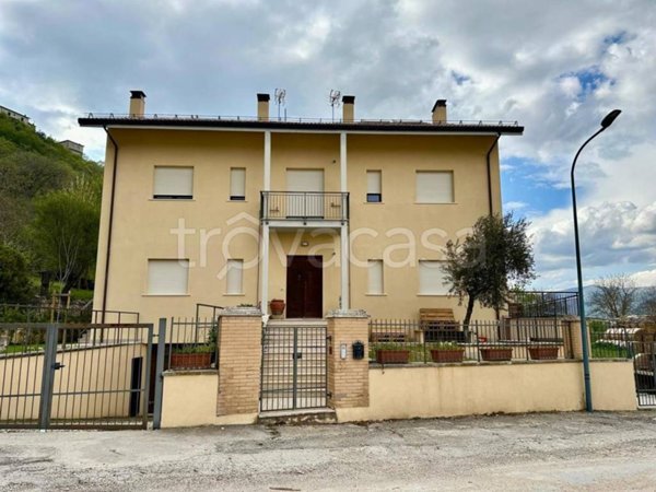 casa indipendente in vendita a Caporciano