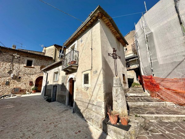 casa indipendente in vendita a Caporciano
