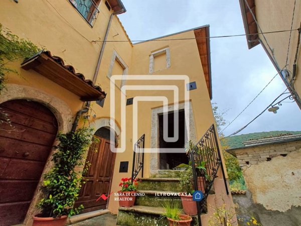 casa indipendente in vendita a Caporciano
