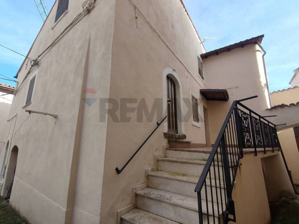 casa indipendente in vendita a Caporciano