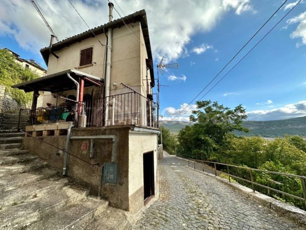 casa indipendente in vendita a Caporciano