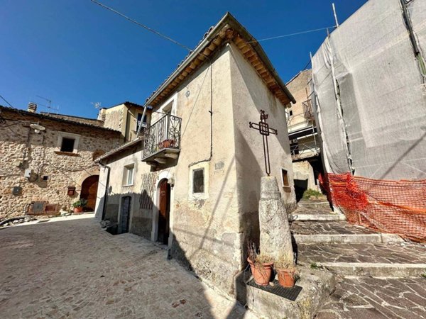 casa indipendente in vendita a Caporciano