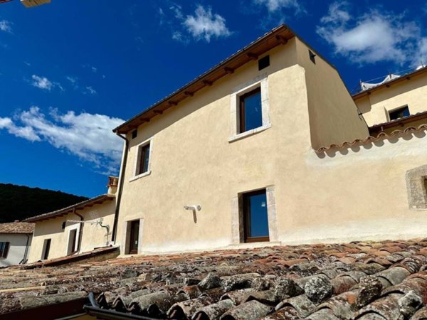 casa indipendente in vendita a Caporciano