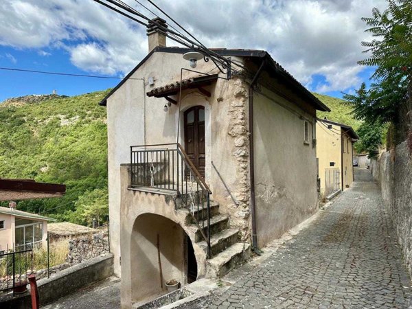 casa indipendente in vendita a Caporciano