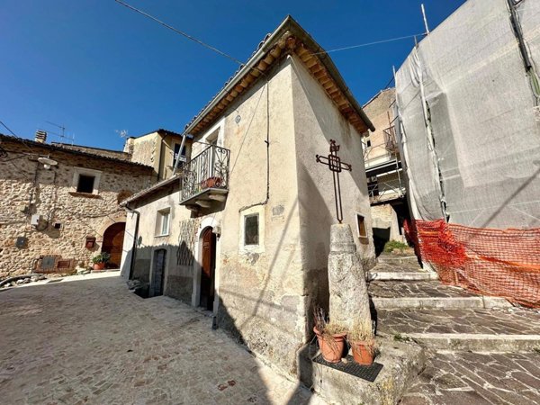 casa indipendente in vendita a Caporciano