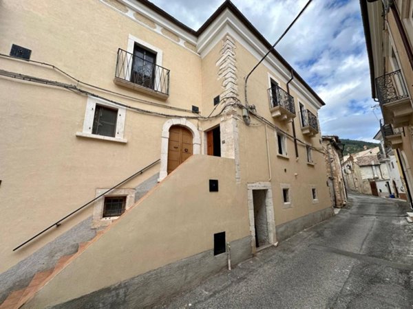 casa indipendente in vendita a Carapelle Calvisio