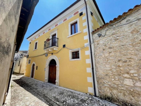 casa indipendente in vendita a Carapelle Calvisio