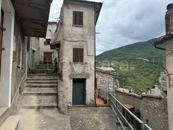 casa indipendente in vendita a Carsoli in zona Colli di Montebove