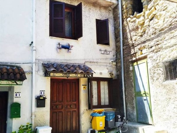 casa indipendente in vendita a Carsoli