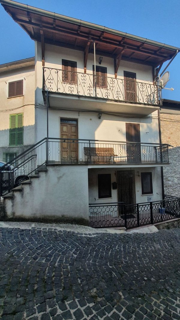 casa indipendente in vendita a Carsoli