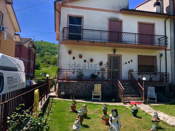 casa indipendente in vendita a Carsoli