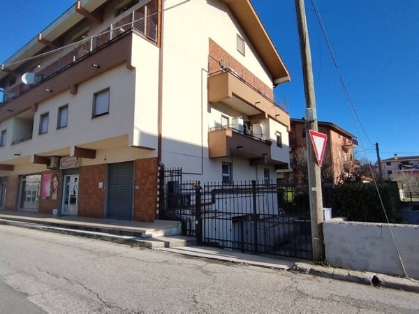 negozio in vendita a Carsoli