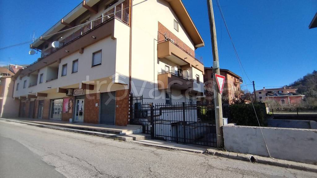 negozio in vendita a Carsoli
