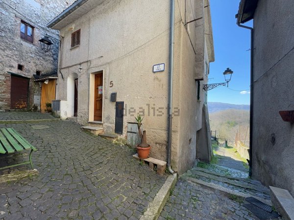 casa indipendente in vendita a Carsoli in zona Poggio Cinolfo