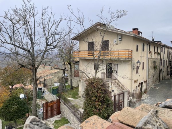 casa indipendente in vendita a Carsoli in zona Montesabinese